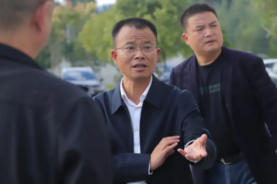 新晃縣委常委、縣委政法委書記楊海濱到我校視察、指導(dǎo)學(xué)校工作